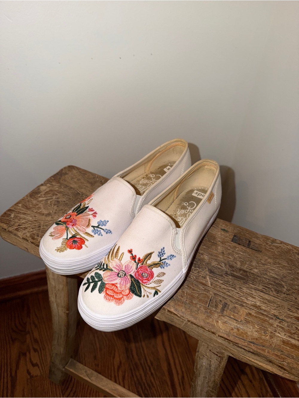 Embroidered Floral Slip-On Sneakers - Cream